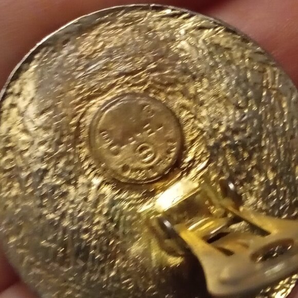 Chanel Vintage LARGE Clip On Earrings - Picture 13 of 16